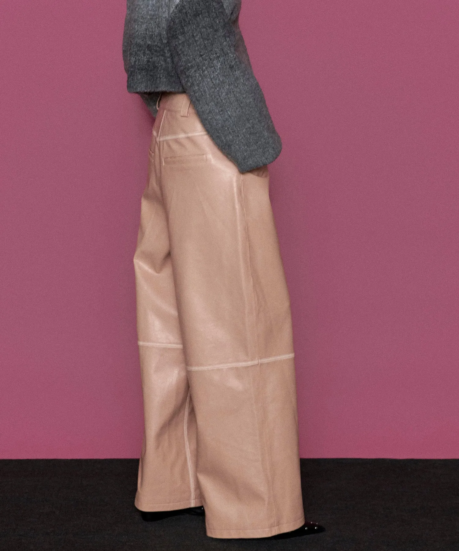 【24WINTER PRE-ORDER】Cocoon Wide Silhouette Vegan Leather Pants